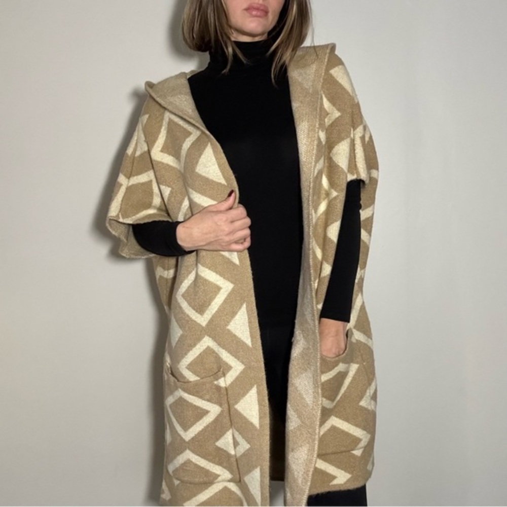 Bishop & young Geometric Beige and White Women Sweater